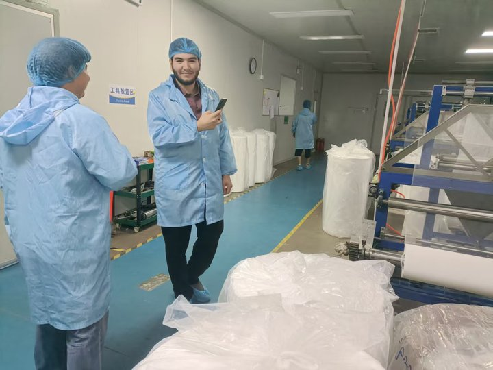 Lähis-Ida klientide väliskaubanduse pilve uudistetegurikontroll