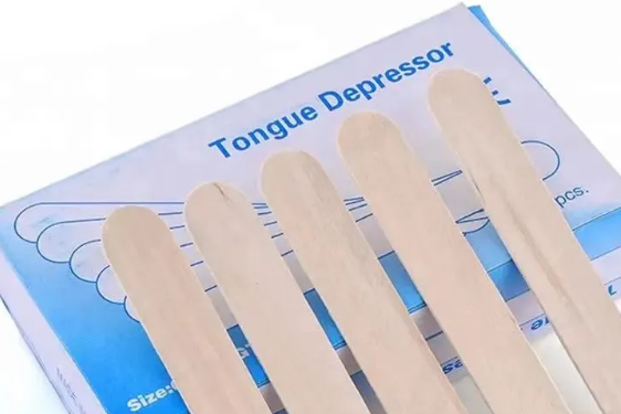 Ühekordselt kasutatav puust keele depressor